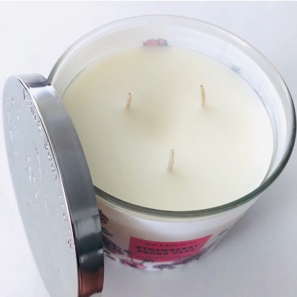 Bath and Body Works‎ Strawberry Pound Cake 3 Wick Candle 14.5 oz With Holder - Picture 5 of 5